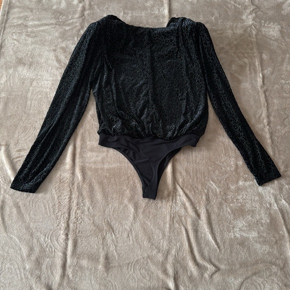 🥀Express Bodysuit soft paisley velour design. ~Size Small🥀 - Picture 6 of 6